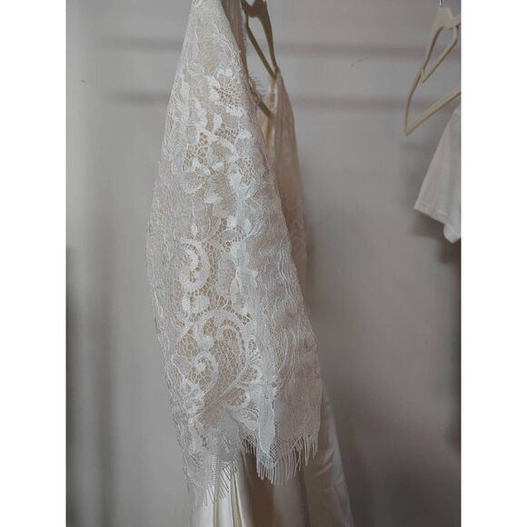 IS-NWT Elegant Long Sleeve Wedding Dresses V-Neck Satin A-Line Bridal Gown - Picture 7 of 7